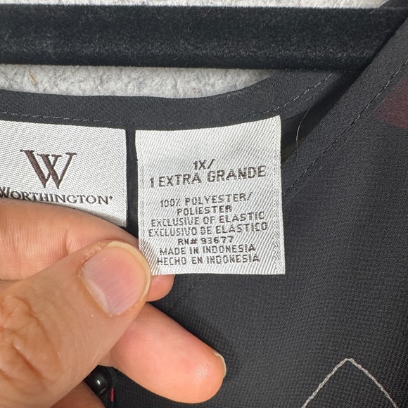 Worthington Top Womens 1X Black Sheer Floral Feminine Spring Romantic Date Night - Picture 7 of 12